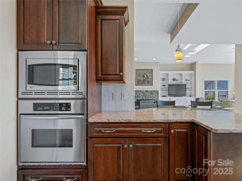 20 Red Plum Lane, Black Mountain, NC 28711.  MLS# CAR4206569, YatesRealty ID 17393. 