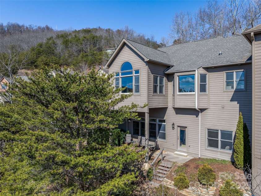 20 Red Plum Lane, Black Mountain, NC 28711.  MLS# CAR4206569, YatesRealty ID 17393. 