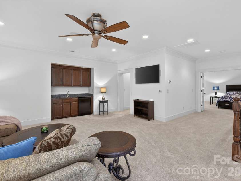 7828 Clovervale Drive, Waxhaw, NC 28173.  MLS# CAR4374597, YatesRealty ID 17395. 3rd floor suite w/full bath