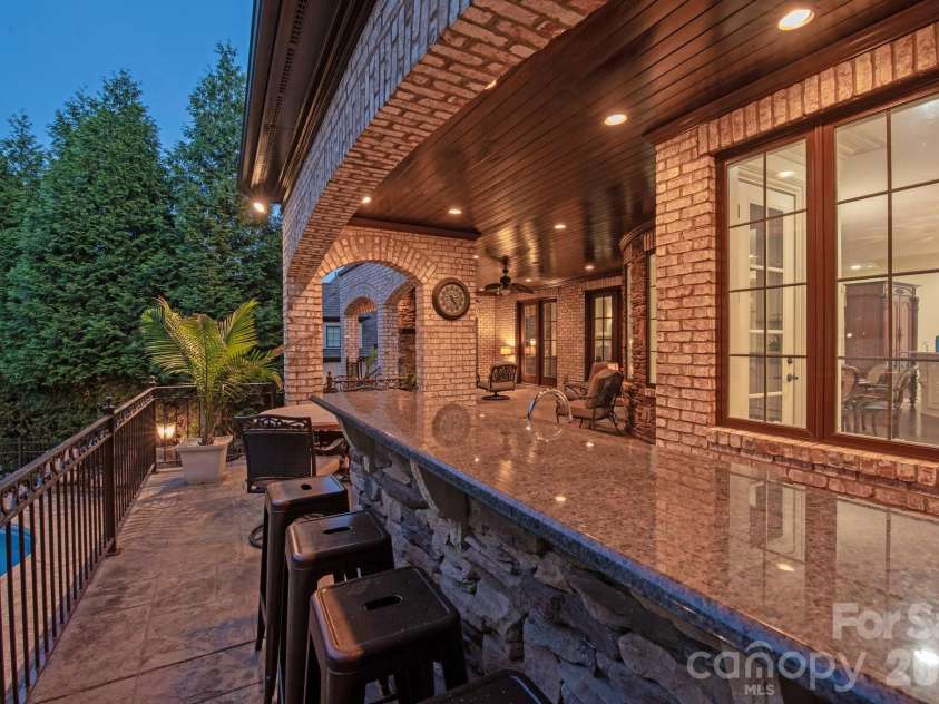 7828 Clovervale Drive, Waxhaw, NC 28173.  MLS# CAR4374597, YatesRealty ID 17395. Bar area off the kitchen