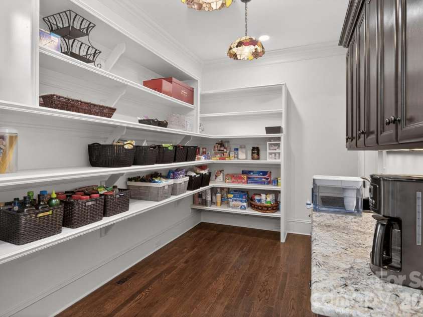 7828 Clovervale Drive, Waxhaw, NC 28173.  MLS# CAR4374597, YatesRealty ID 17395. Dishwasher & Sink too!