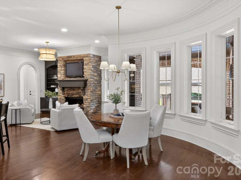 7828 Clovervale Drive, Waxhaw, NC 28173.  MLS# CAR4374597, YatesRealty ID 17395. Large breakfast area