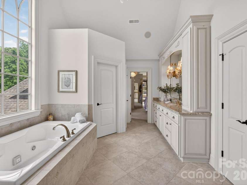 7828 Clovervale Drive, Waxhaw, NC 28173.  MLS# CAR4374597, YatesRealty ID 17395. Large walk in custom closet