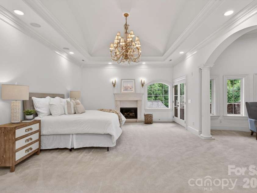 7828 Clovervale Drive, Waxhaw, NC 28173.  MLS# CAR4374597, YatesRealty ID 17395. Upper level primary suite w/vaulted ceiling
