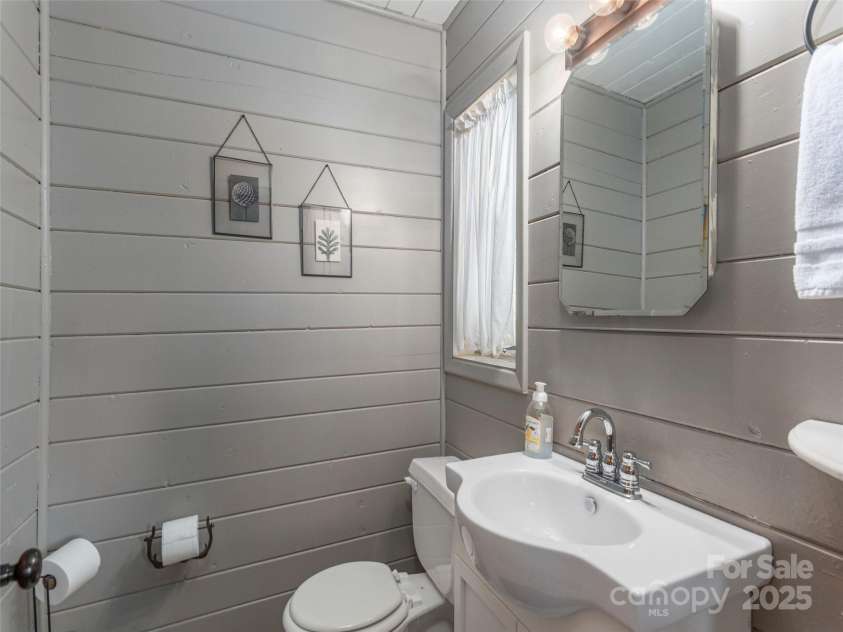 147 Azalea Drive, Maggie Valley, NC 28751.  MLS# CAR4242974, YatesRealty ID 17397. 