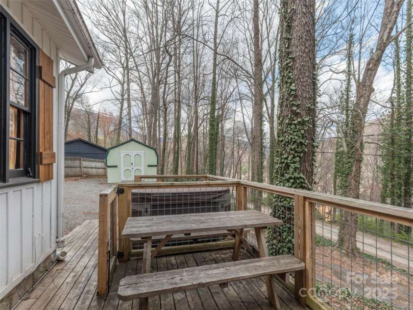 147 Azalea Drive, Maggie Valley, NC 28751.  MLS# CAR4242974, YatesRealty ID 17397. 