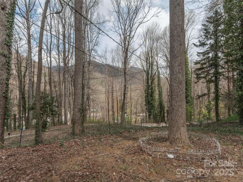 147 Azalea Drive, Maggie Valley, NC 28751.  MLS# CAR4242974, YatesRealty ID 17397. 