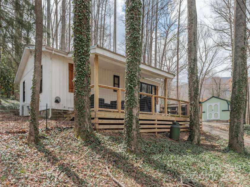 147 Azalea Drive, Maggie Valley, NC 28751.  MLS# CAR4242974, YatesRealty ID 17397. 