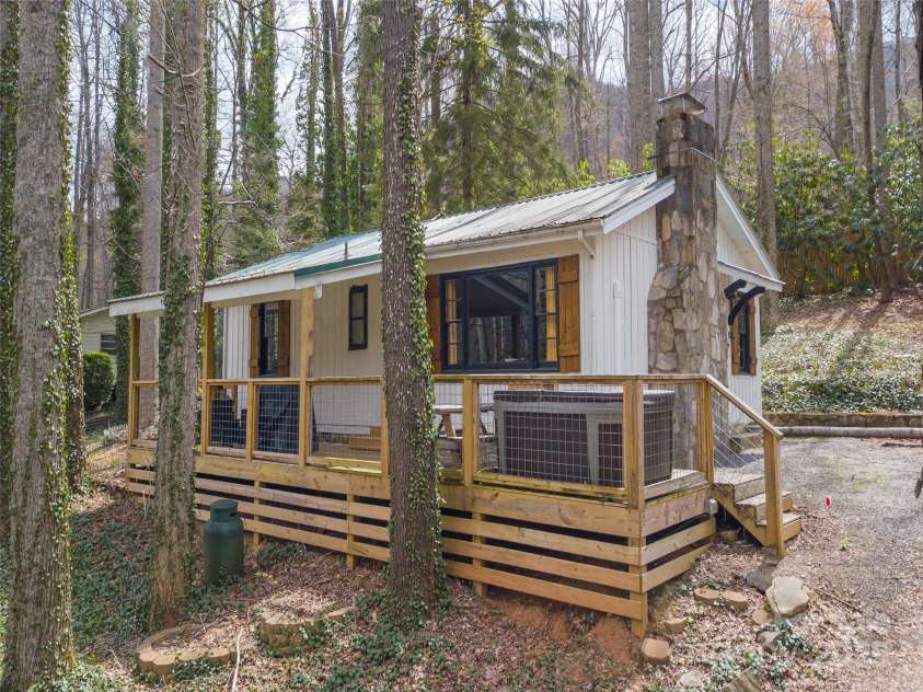147 Azalea Drive, Maggie Valley, NC 28751.  MLS# CAR4242974, YatesRealty ID 17397. 