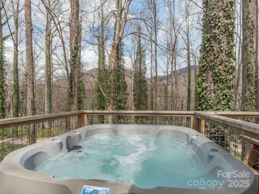147 Azalea Drive, Maggie Valley, NC 28751.  MLS# CAR4242974, YatesRealty ID 17397. 