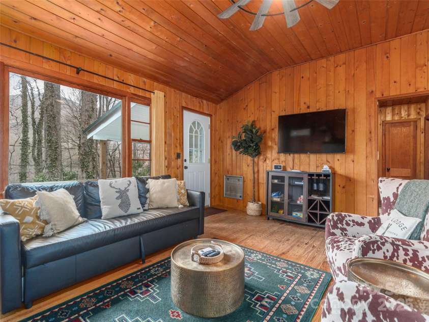 147 Azalea Drive, Maggie Valley, NC 28751.  MLS# CAR4242974, YatesRealty ID 17397. 