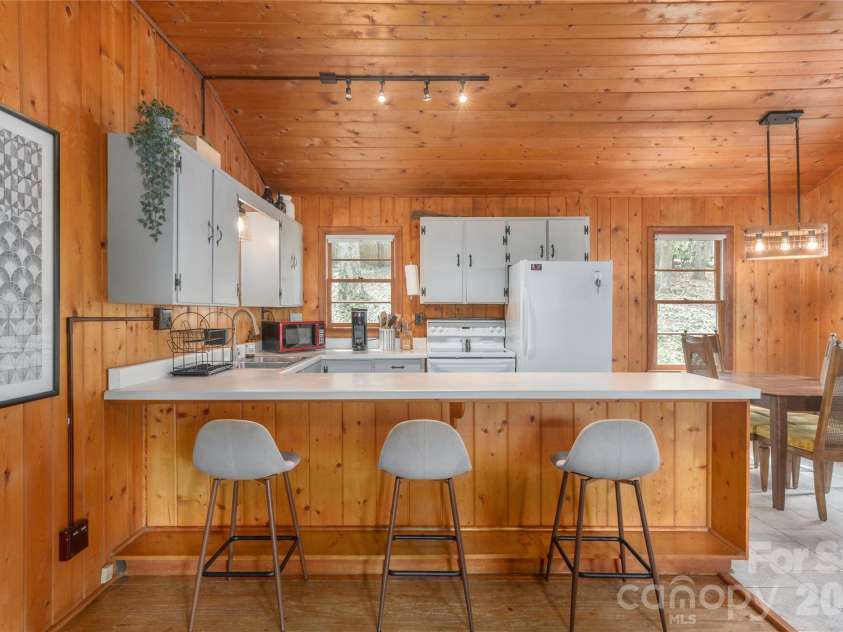 147 Azalea Drive, Maggie Valley, NC 28751.  MLS# CAR4326706, YatesRealty ID 17397. 