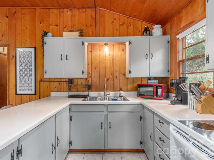 147 Azalea Drive, Maggie Valley, NC 28751.  MLS# CAR4326706, YatesRealty ID 17397. 