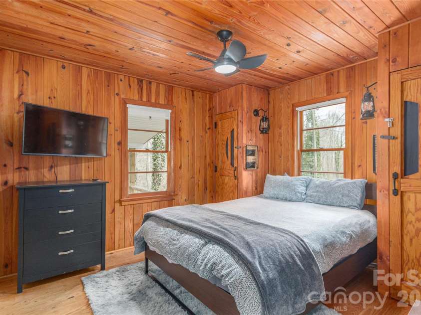 147 Azalea Drive, Maggie Valley, NC 28751.  MLS# CAR4326706, YatesRealty ID 17397. 