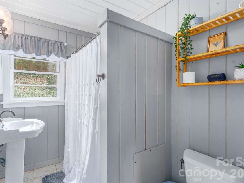 147 Azalea Drive, Maggie Valley, NC 28751.  MLS# CAR4326706, YatesRealty ID 17397. 