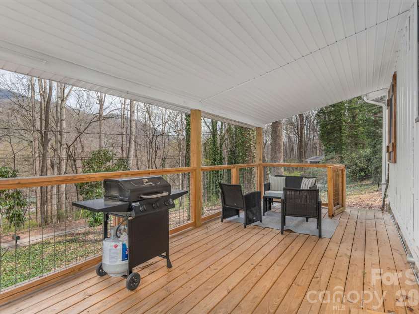 147 Azalea Drive, Maggie Valley, NC 28751.  MLS# CAR4326706, YatesRealty ID 17397. 