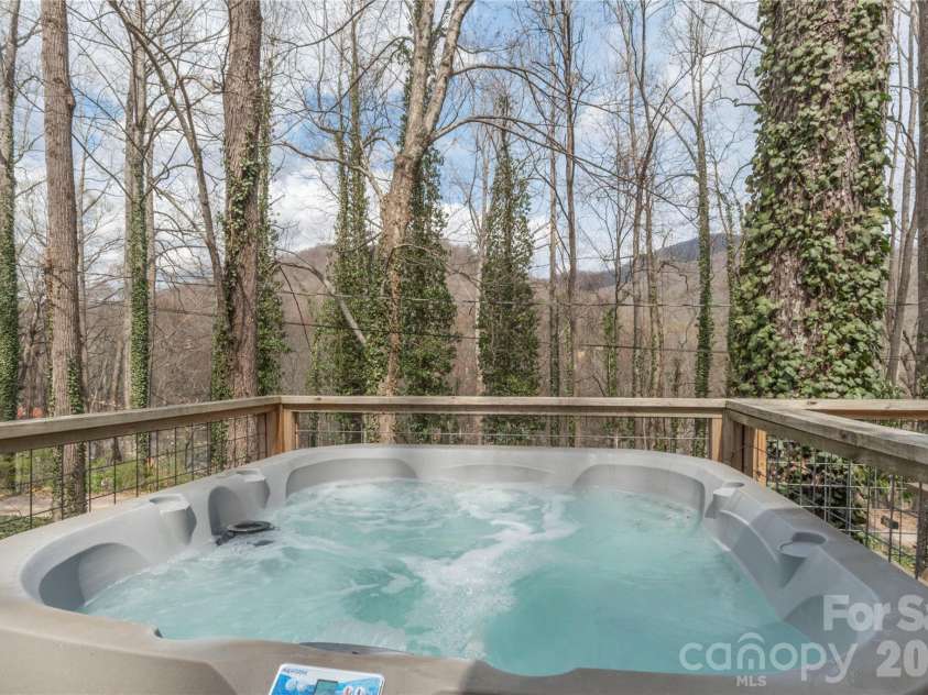 147 Azalea Drive, Maggie Valley, NC 28751.  MLS# CAR4326706, YatesRealty ID 17397. 