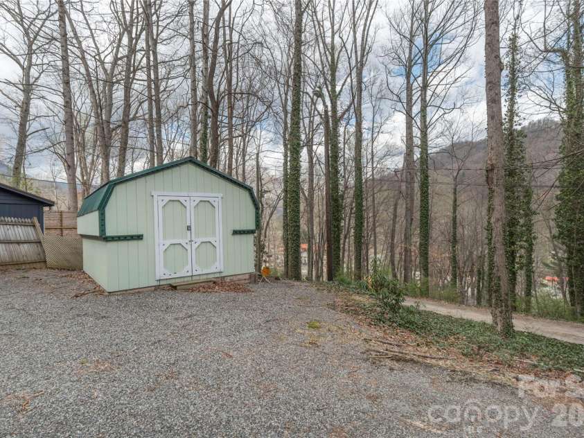 147 Azalea Drive, Maggie Valley, NC 28751.  MLS# CAR4326706, YatesRealty ID 17397. 