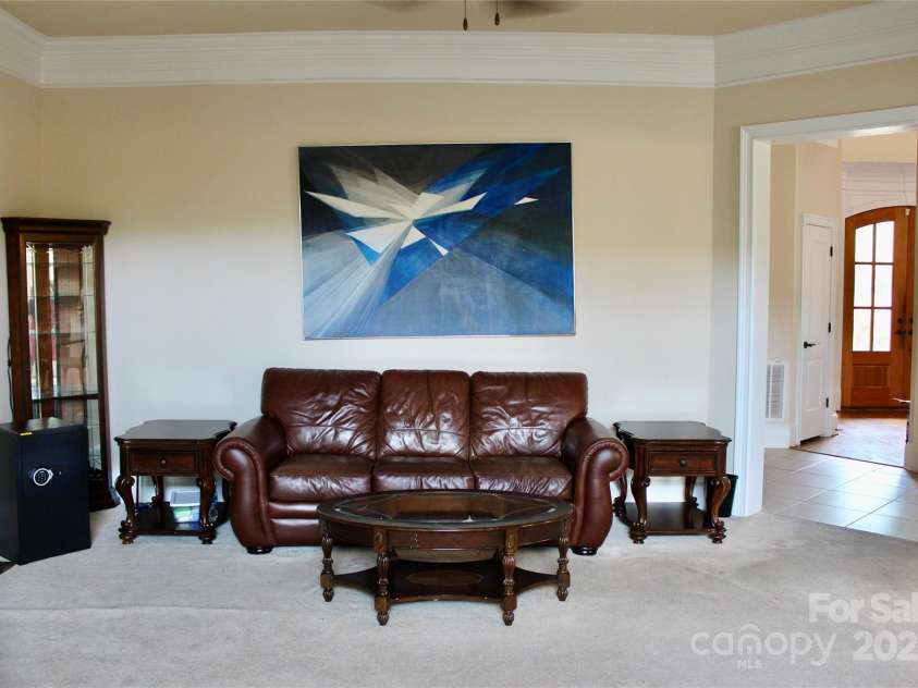 8620 Rolling Fields Road, Charlotte, NC 28227.  MLS# CAR4266446, YatesRealty ID 17398. Spacious Greatroom with Ceiling Fan and Gas Logs Fireplace.