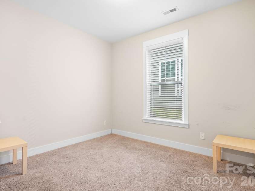 10008 Michael Crossing Drive, Charlotte, NC 28213.  MLS# CAR4375777, YatesRealty ID 17399. 