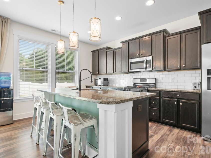 10008 Michael Crossing Drive, Charlotte, NC 28213.  MLS# CAR4375777, YatesRealty ID 17399. 