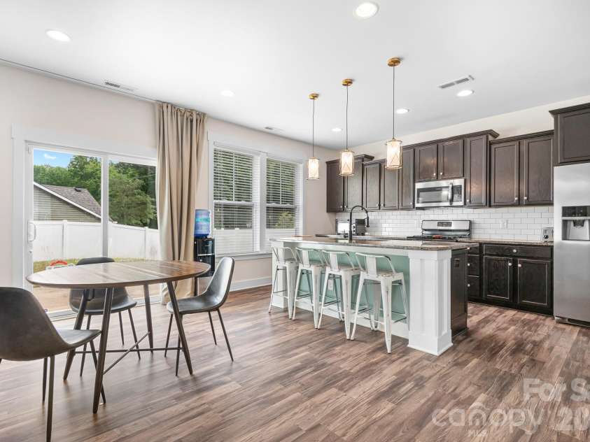 10008 Michael Crossing Drive, Charlotte, NC 28213.  MLS# CAR4375777, YatesRealty ID 17399. 