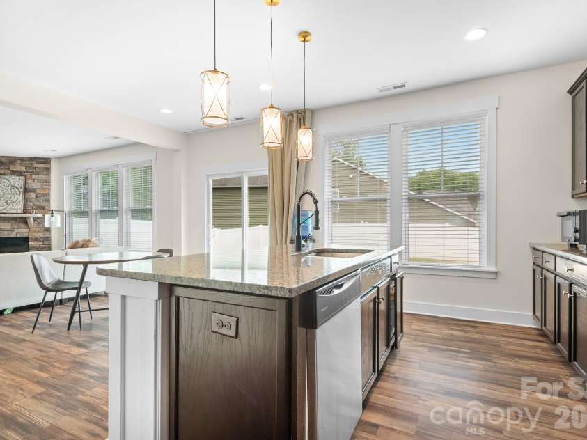 10008 Michael Crossing Drive, Charlotte, NC 28213.  MLS# CAR4375777, YatesRealty ID 17399. 