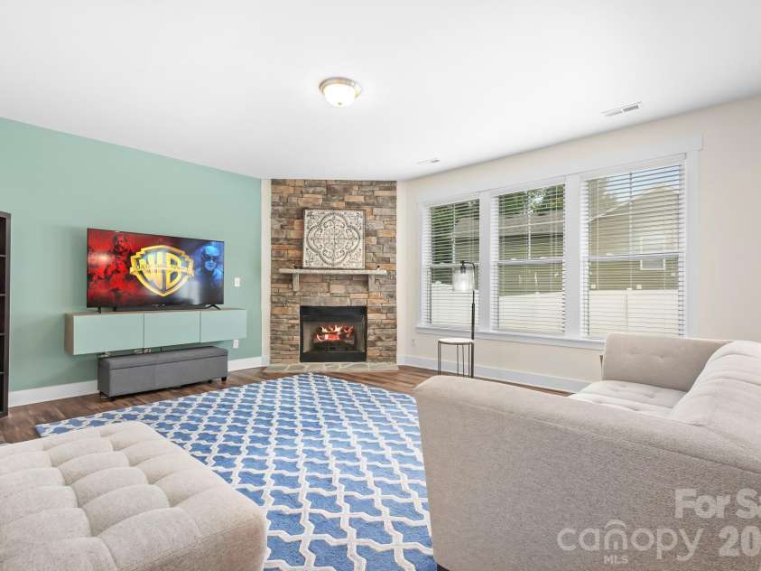 10008 Michael Crossing Drive, Charlotte, NC 28213.  MLS# CAR4375777, YatesRealty ID 17399. 
