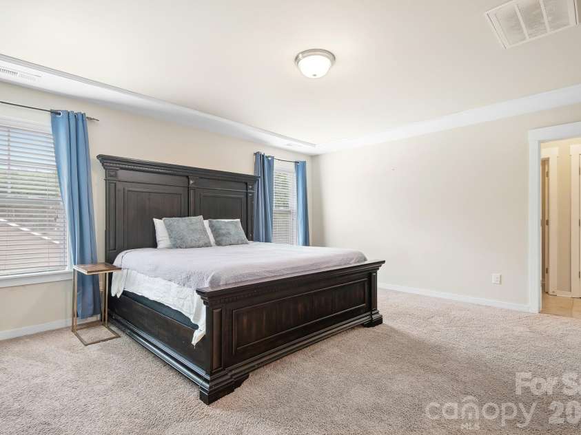 10008 Michael Crossing Drive, Charlotte, NC 28213.  MLS# CAR4375777, YatesRealty ID 17399. 
