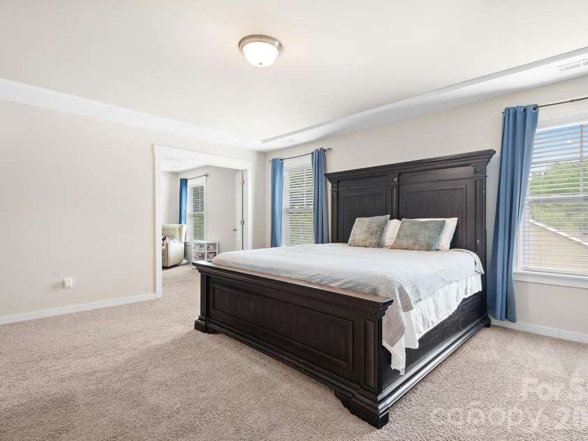 10008 Michael Crossing Drive, Charlotte, NC 28213.  MLS# CAR4375777, YatesRealty ID 17399. 