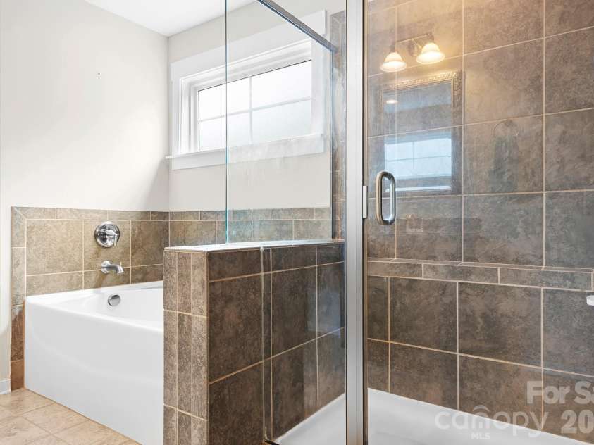10008 Michael Crossing Drive, Charlotte, NC 28213.  MLS# CAR4375777, YatesRealty ID 17399. 