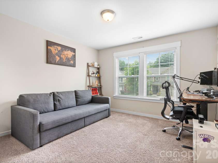 10008 Michael Crossing Drive, Charlotte, NC 28213.  MLS# CAR4375777, YatesRealty ID 17399. 