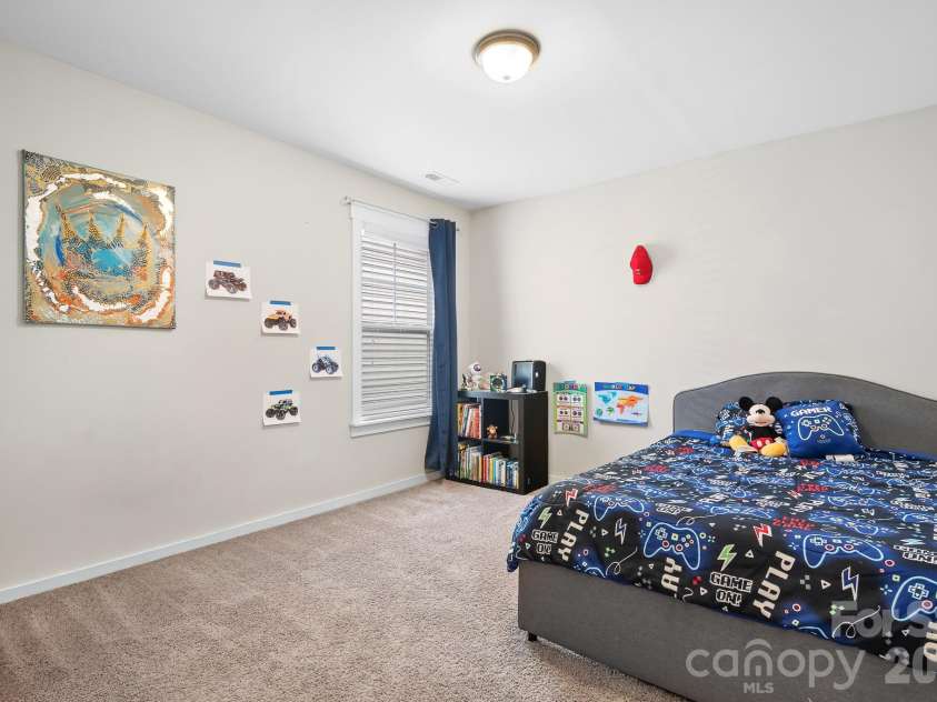 10008 Michael Crossing Drive, Charlotte, NC 28213.  MLS# CAR4375777, YatesRealty ID 17399. 