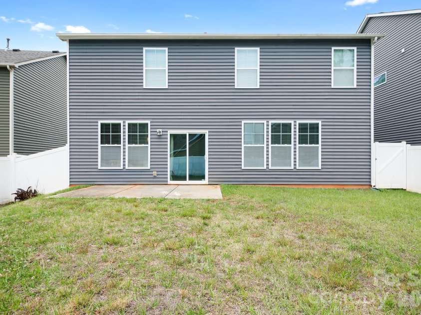 10008 Michael Crossing Drive, Charlotte, NC 28213.  MLS# CAR4375777, YatesRealty ID 17399. 