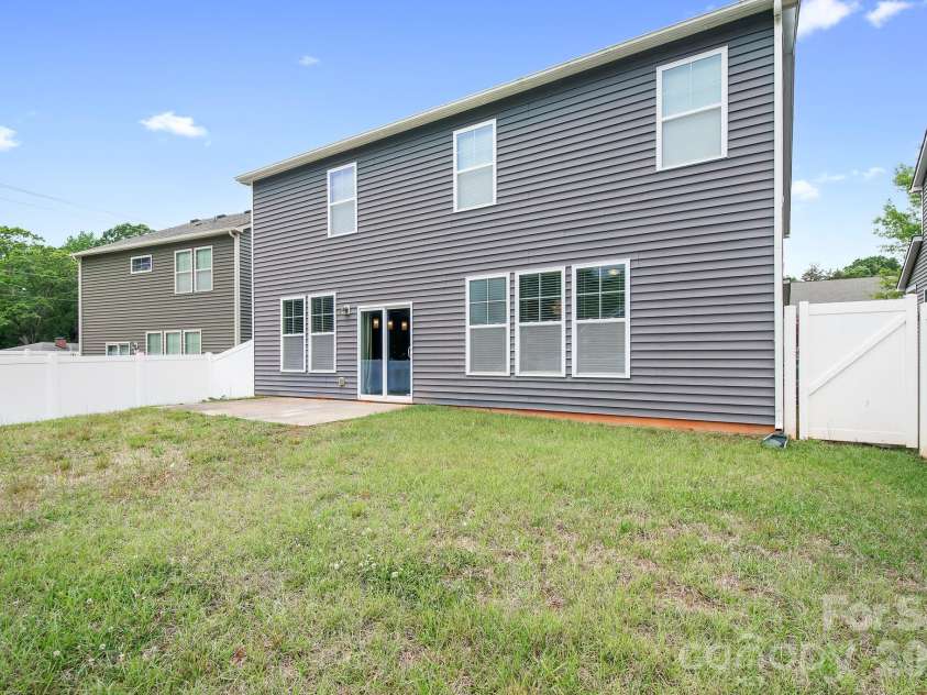 10008 Michael Crossing Drive, Charlotte, NC 28213.  MLS# CAR4375777, YatesRealty ID 17399. 