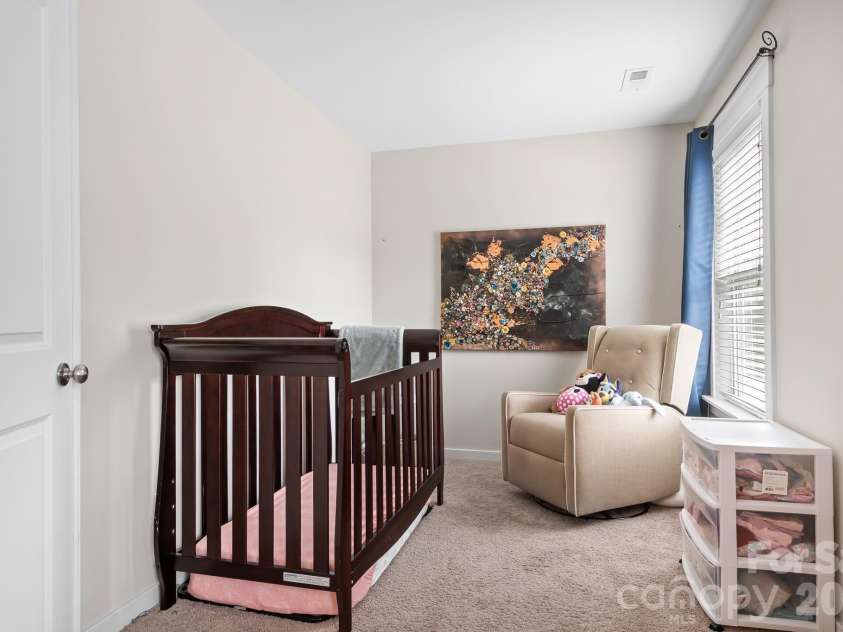 10008 Michael Crossing Drive, Charlotte, NC 28213.  MLS# CAR4375777, YatesRealty ID 17399. Sitting Room