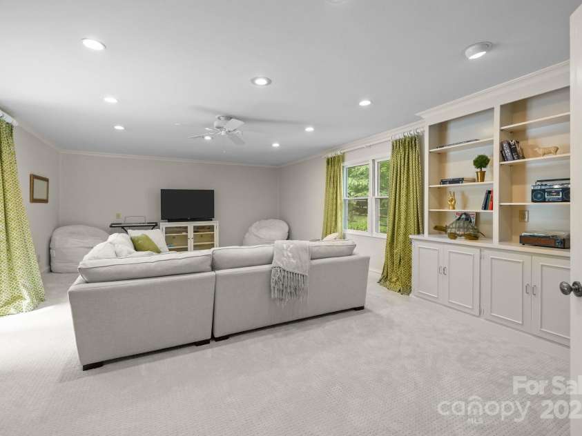 2709 Wamath Drive, Charlotte, NC 28210.  MLS# CAR4262902, YatesRealty ID 17399. 