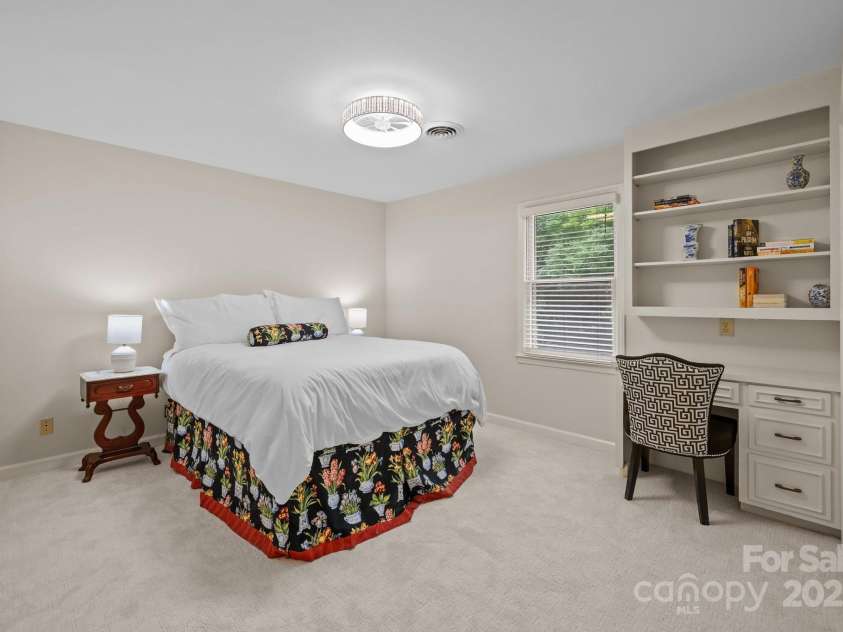 2709 Wamath Drive, Charlotte, NC 28210.  MLS# CAR4262902, YatesRealty ID 17399. 