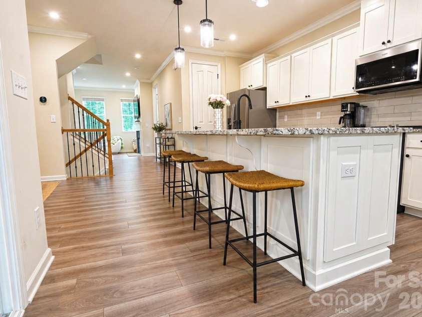 12008 John Newton Drive, Davidson, NC 28036.  MLS# CAR4375341, YatesRealty ID 17400. Kitchen