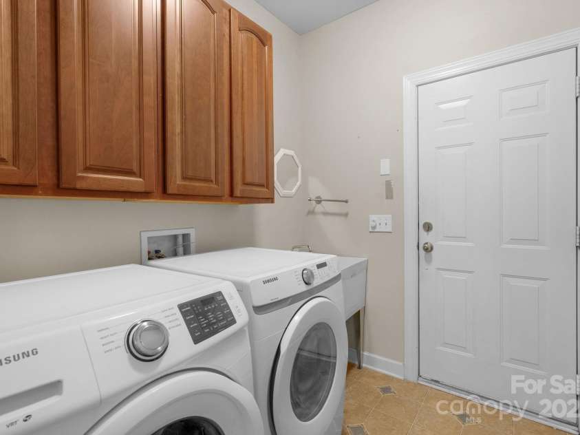 2711 Liberty Hall Court, Waxhaw, NC 28173.  MLS# CAR4228548, YatesRealty ID 17401. 