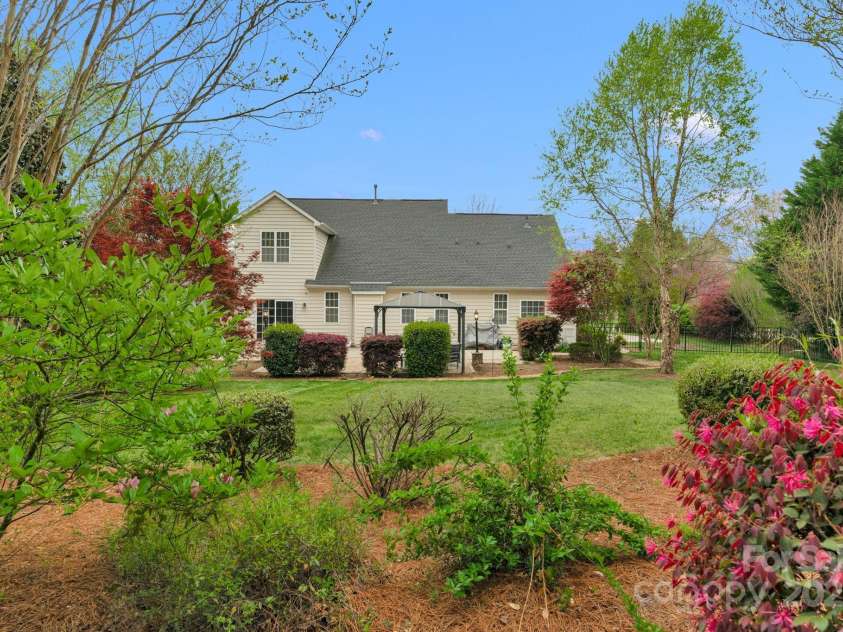 2711 Liberty Hall Court, Waxhaw, NC 28173.  MLS# CAR4228548, YatesRealty ID 17401. 