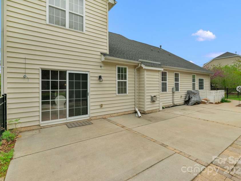 2711 Liberty Hall Court, Waxhaw, NC 28173.  MLS# CAR4228548, YatesRealty ID 17401. 