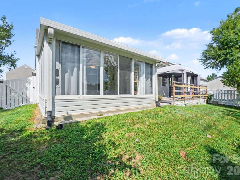 1274 Emory Lane, Concord, NC 28027.  MLS# CAR4375773, YatesRealty ID 17405. 