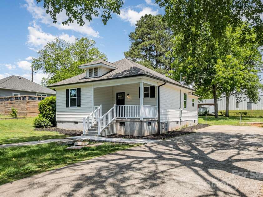 3050 Millstone Drive, Gastonia, NC 28054.  MLS# CAR4253322, YatesRealty ID 17406. 