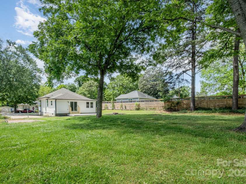 3050 Millstone Drive, Gastonia, NC 28054.  MLS# CAR4253322, YatesRealty ID 17406. 