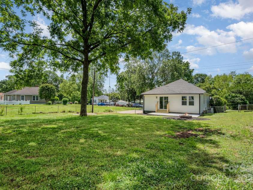 3050 Millstone Drive, Gastonia, NC 28054.  MLS# CAR4253322, YatesRealty ID 17406. 