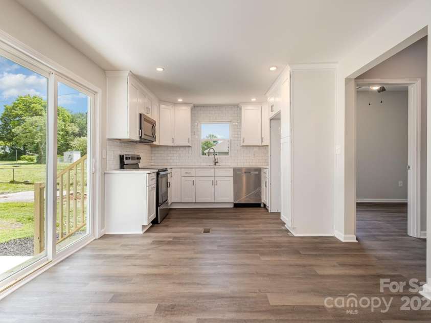 3050 Millstone Drive, Gastonia, NC 28054.  MLS# CAR4253322, YatesRealty ID 17406. All new kitchen.