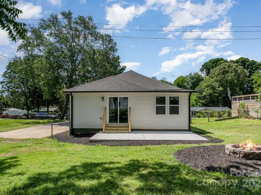 3050 Millstone Drive, Gastonia, NC 28054.  MLS# CAR4253322, YatesRealty ID 17406. New back patio