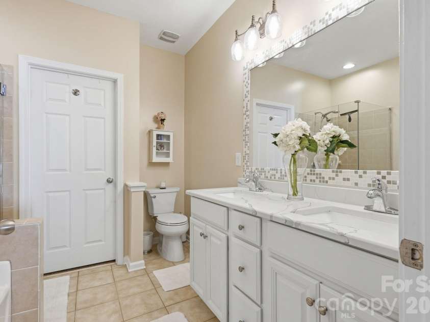 168 Arcadian Way, Mooresville, NC 28117.  MLS# CAR4375171, YatesRealty ID 17407. Primary Bath