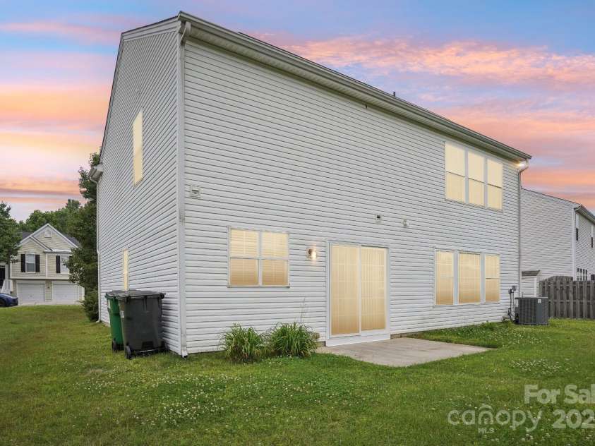 3038 Old Ironside Drive, Charlotte, NC 28213.  MLS# CAR4253394, YatesRealty ID 17408. 